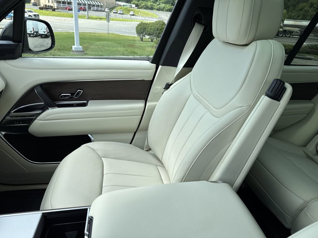 New 2025 Land Rover Range Rover SE image 27