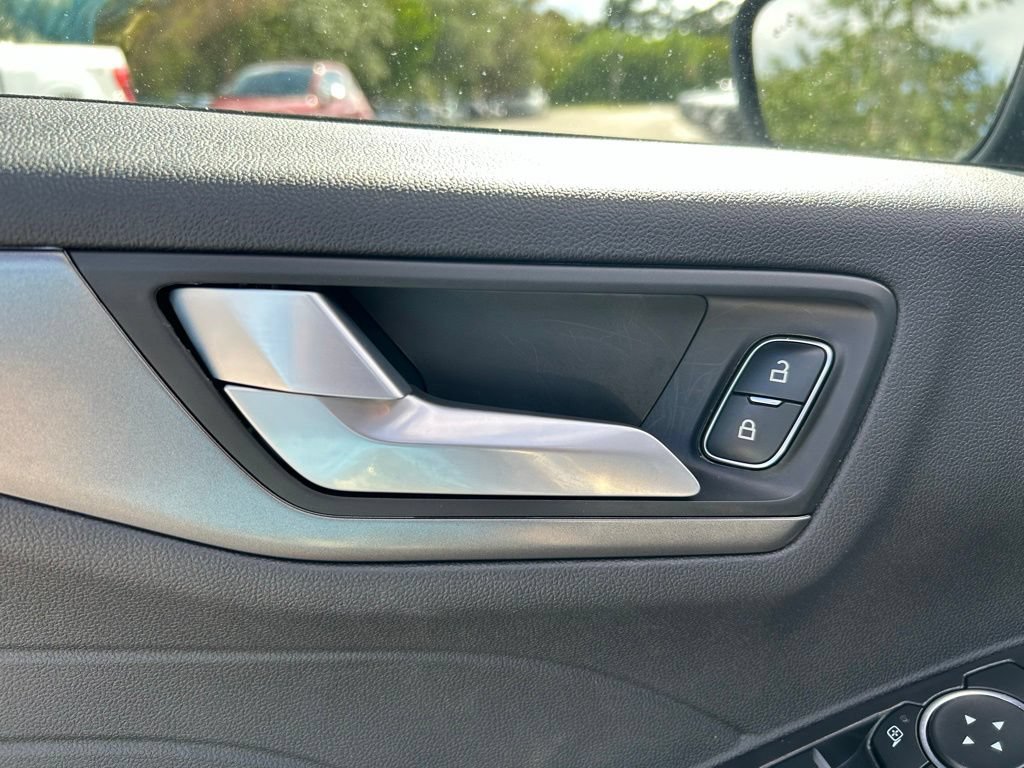 New 2023 Ford Escape SE FWD image 17
