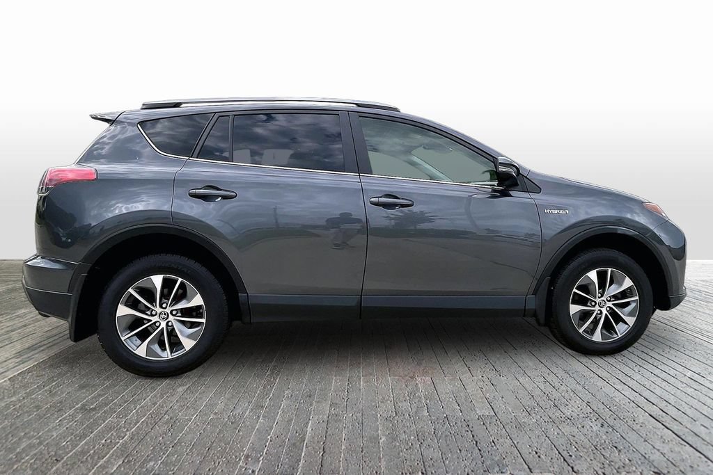 Used 2018 Toyota RAV4 XLE AWD/4WD image 8