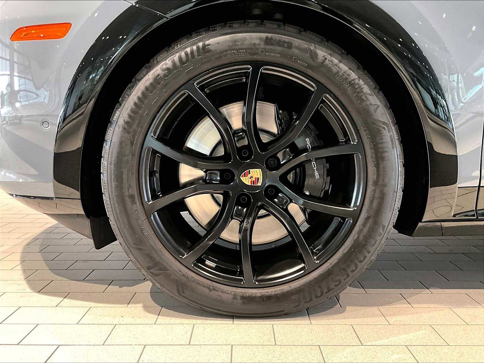 Used 2025 Porsche Cayenne GTS image 14