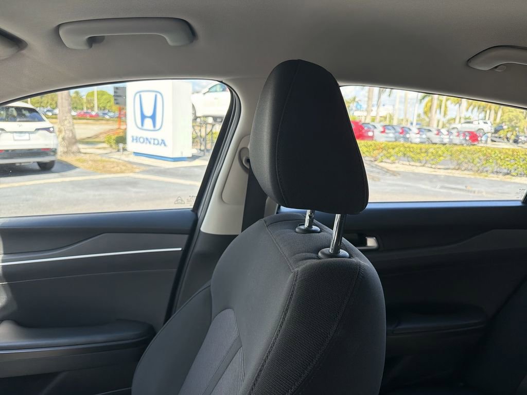 Used 2022 Kia K5 LXS image 12