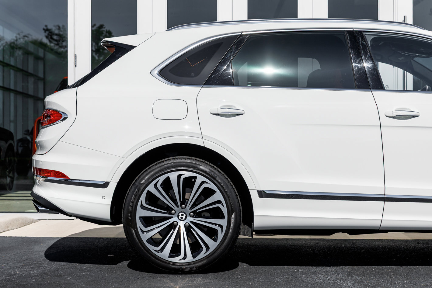 Used 2023 Bentley Bentayga AWD/4WD image 21