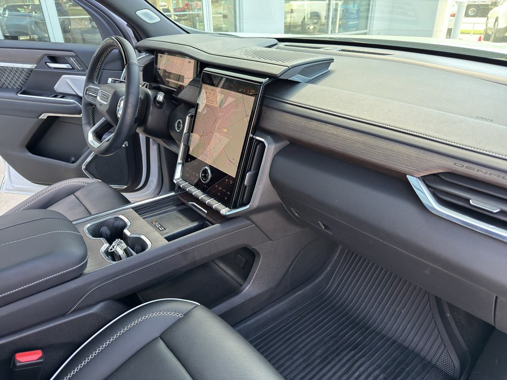 Used 2025 GMC Acadia Denali w/ Super Cruise Package FWD image 35