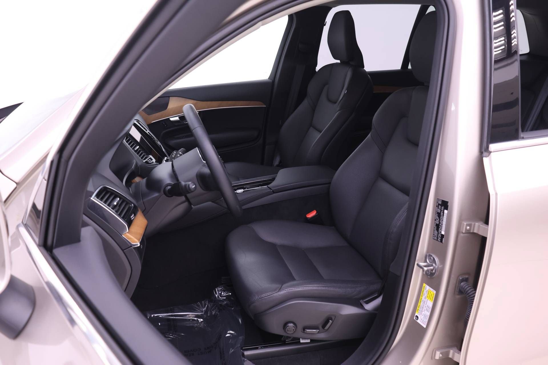 Certified 2024 Volvo XC90 B6 Plus AWD/4WD image 7
