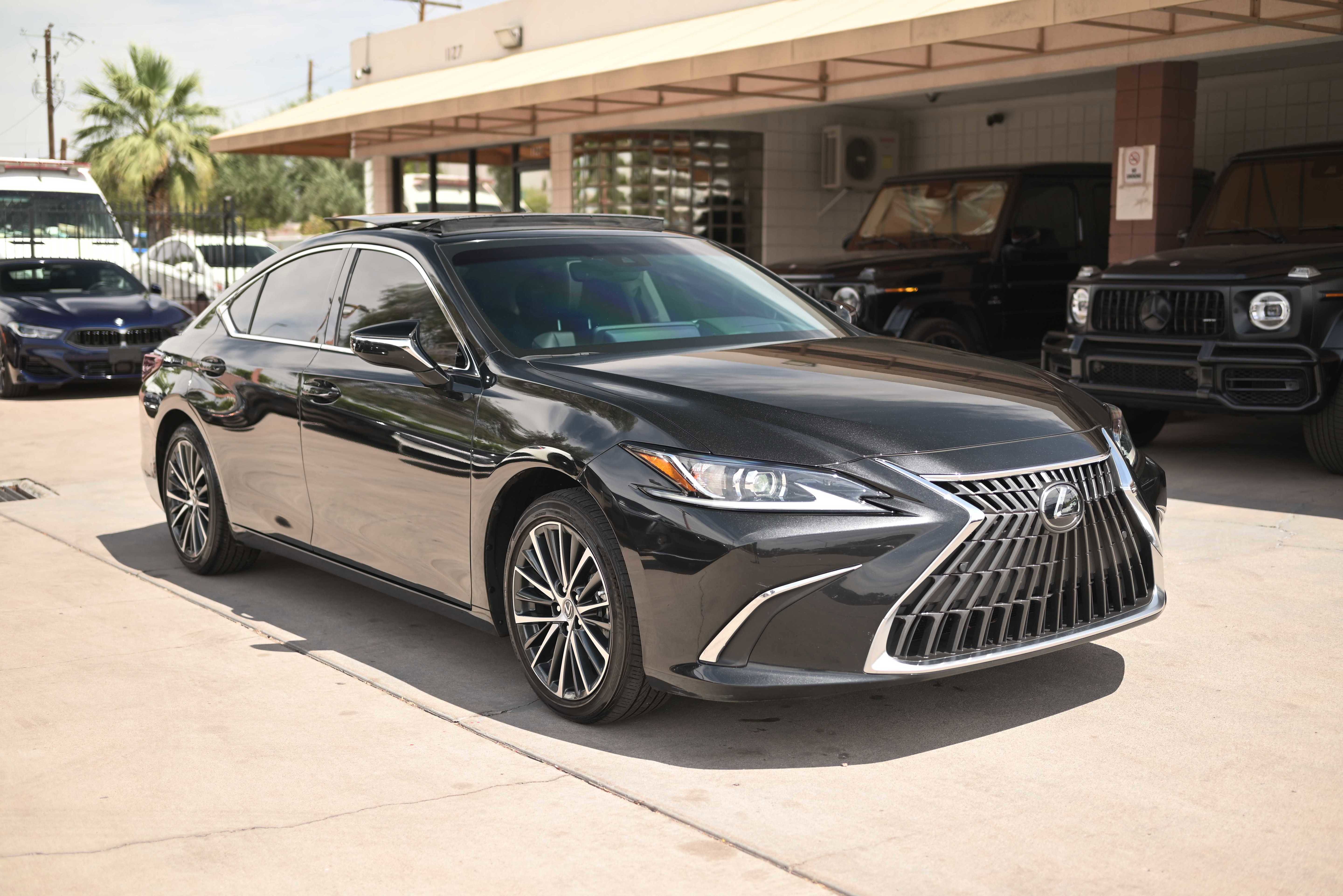 Used 2025 Lexus ES 350 w/ Premium Package image 3