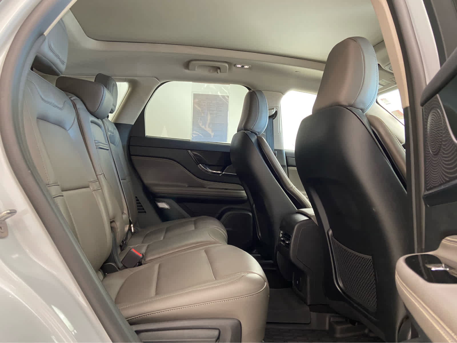 Used 2025 Lincoln Corsair Grand Touring AWD/4WD image 17