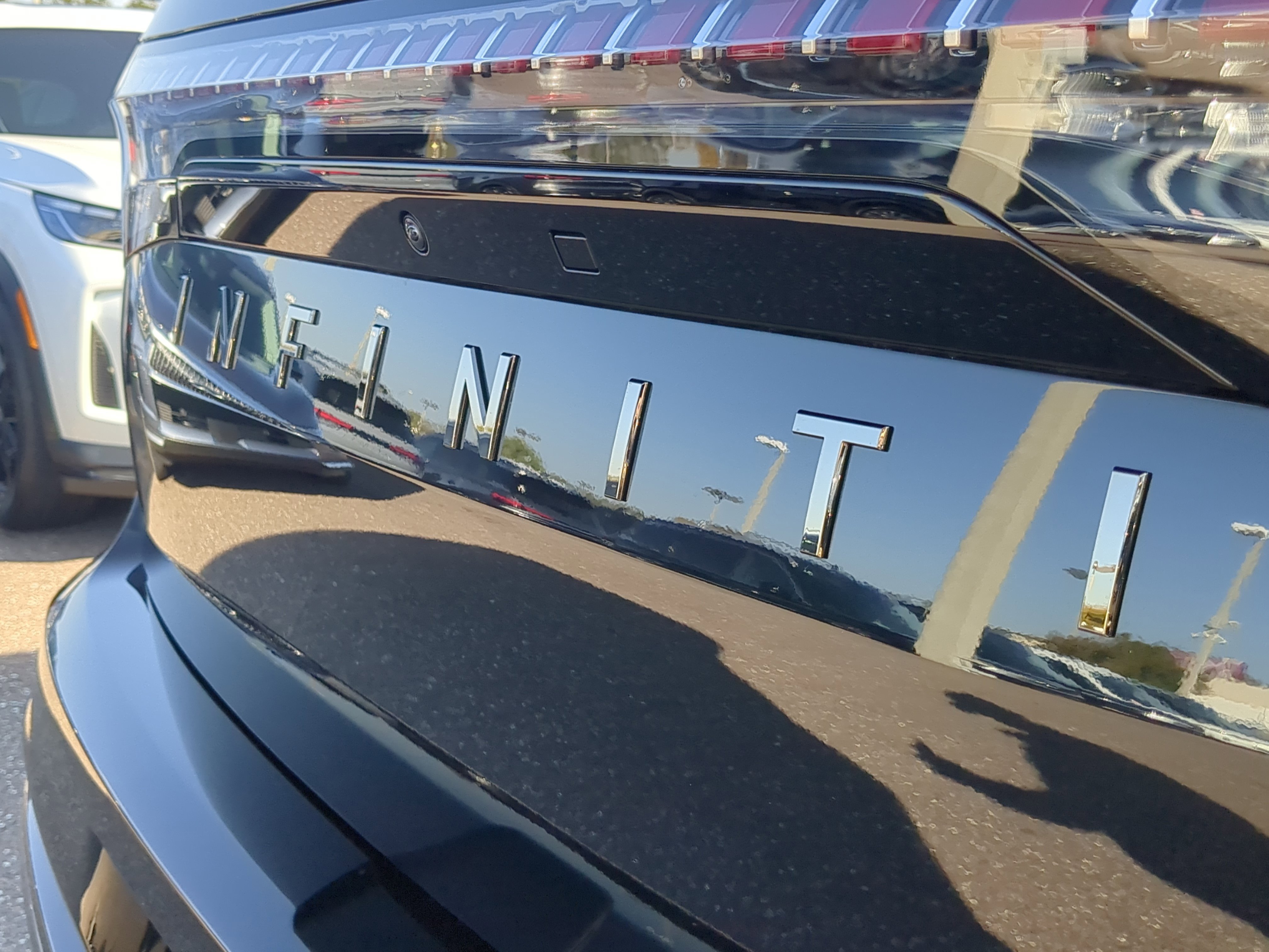 New 2026 INFINITI QX80 Autograph w/ Premium Cargo Package image 6