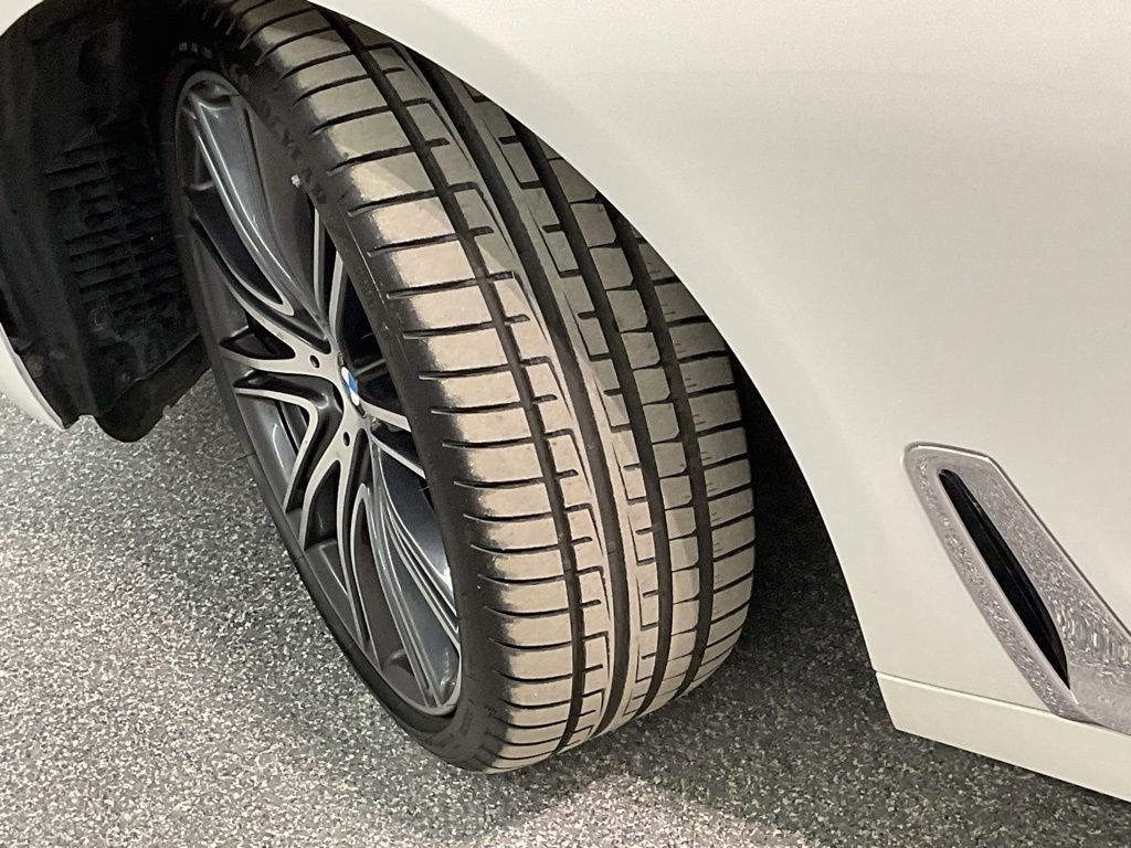 Used 2018 BMW 740i xDrive image 32