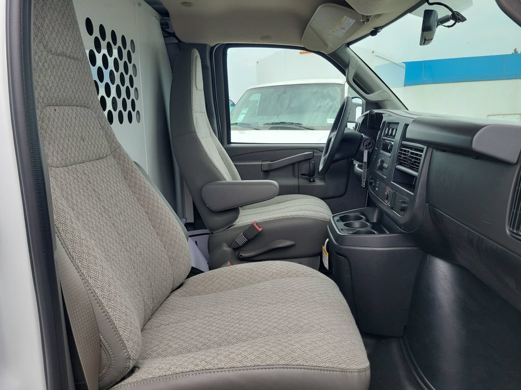 New 2026 Chevrolet Express 2500 w/ Driver Convenience Package RWD image 15