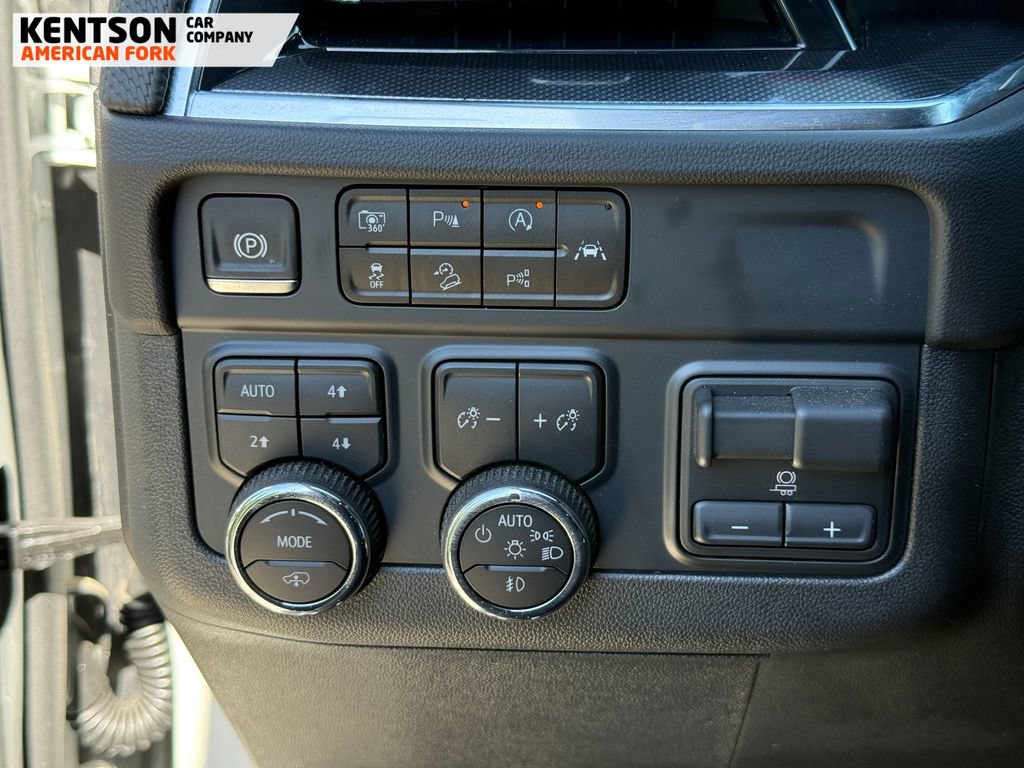 Used 2025 Chevrolet Suburban RST w/ RST Capability Package AWD/4WD image 17