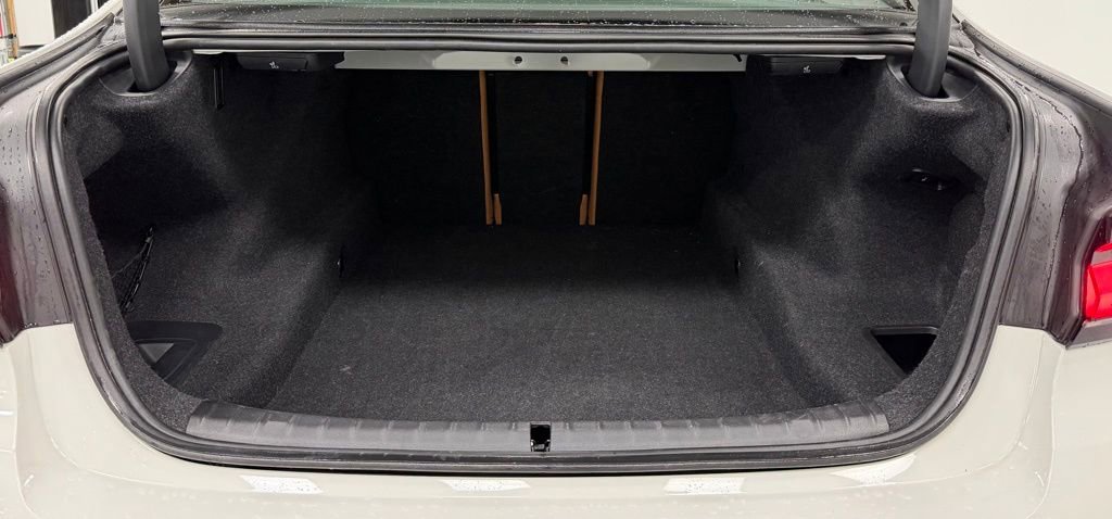 Used 2021 BMW 530i xDrive w/ Premium Package image 28