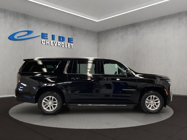 New 2026 Chevrolet Suburban LT w/ Comfort Package AWD/4WD image 2