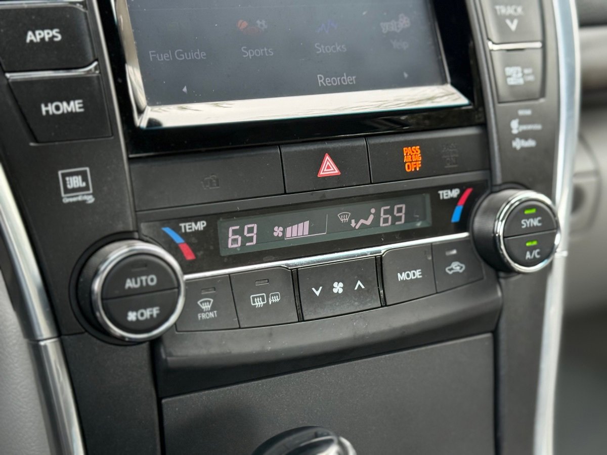 Used 2015 Toyota Camry XLE w/ Advanced Technology Package FWD image 23