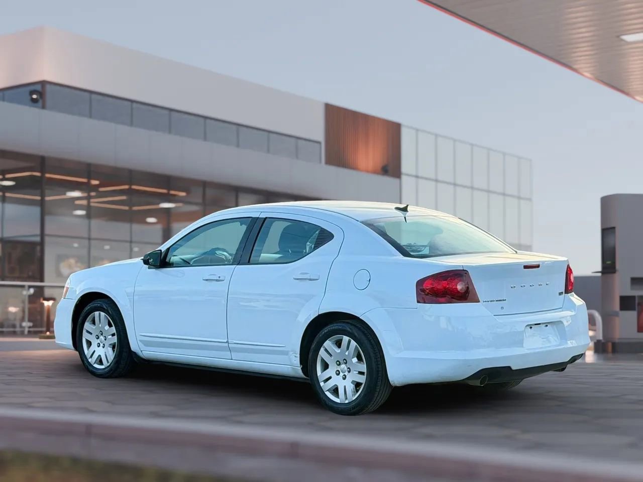 Used 2012 Dodge Avenger SE image 7