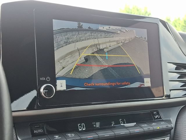 Used 2025 Toyota Camry SE FWD image 16