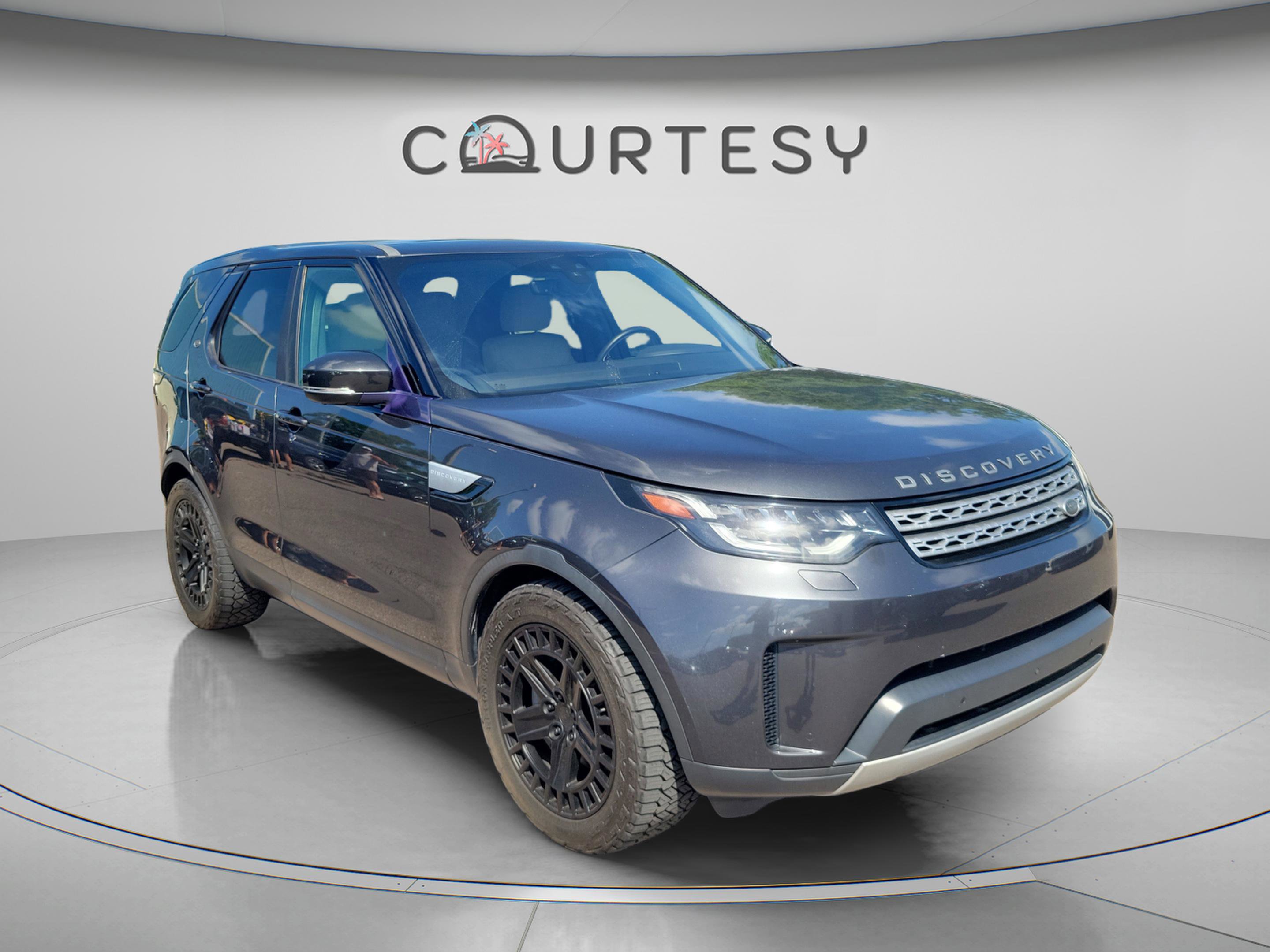 Used 2018 Land Rover Discovery HSE image 4