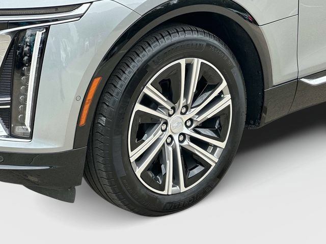 Certified 2025 Cadillac Lyriq Luxury w/ LPO, Floor Liner Package AWD/4WD image 29