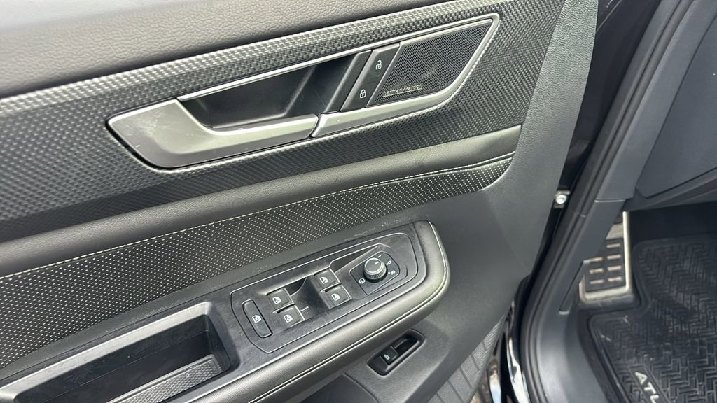 Used 2025 Volkswagen Atlas Cross Sport SEL Premium R-Line image 14