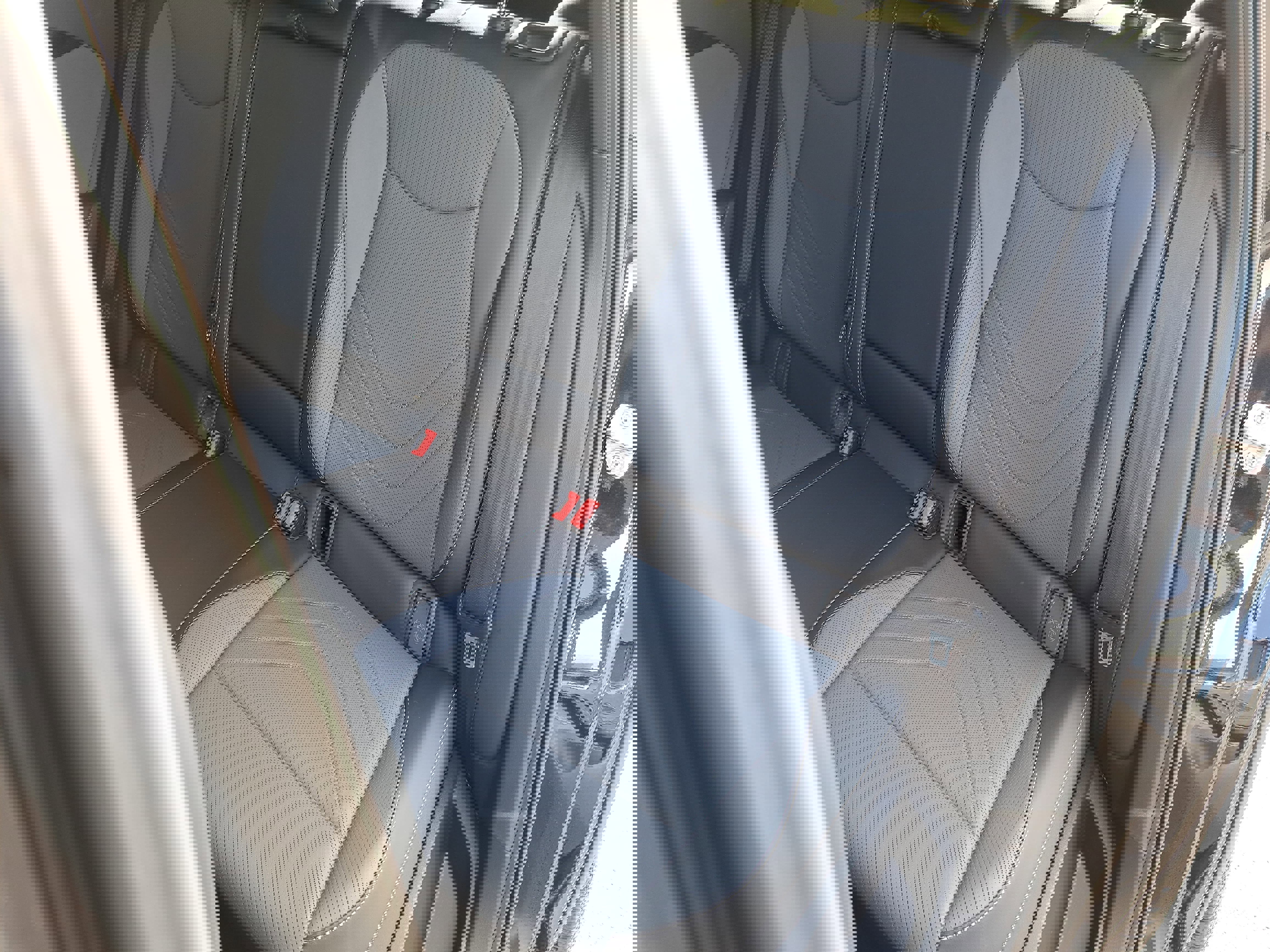 Used 2025 Volkswagen Tiguan SE R-Line image 14