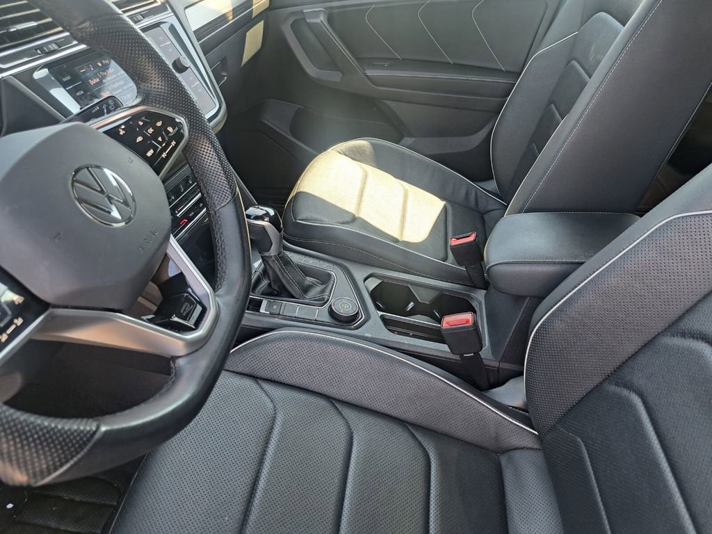 Used 2023 Volkswagen Tiguan SEL R-Line image 17