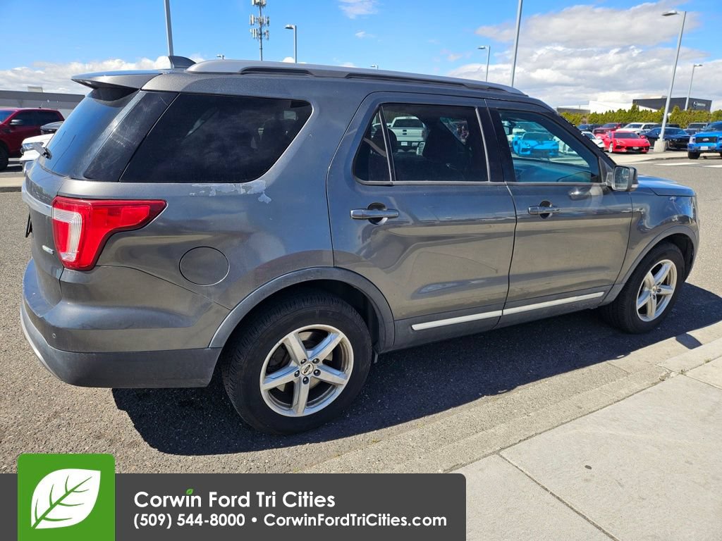 Used 2016 Ford Explorer XLT w/ Equipment Group 202A AWD/4WD image 7