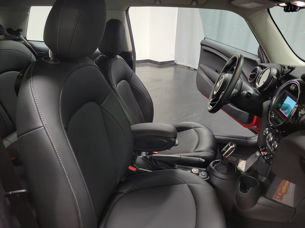 Used 2021 MINI Cooper 2-Door Hardtop FWD image 28