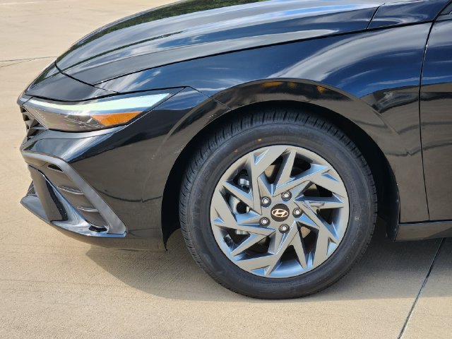 Used 2024 Hyundai Elantra SEL FWD image 8