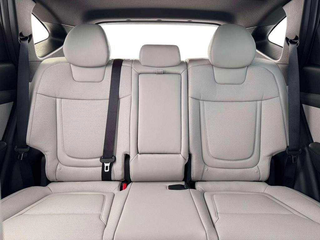 New 2026 Hyundai Tucson Limited image 17