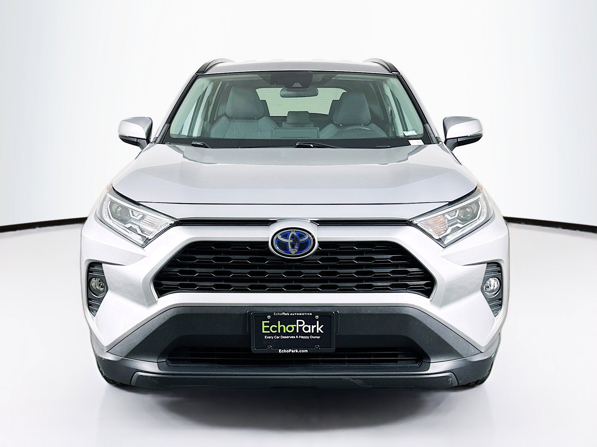 Used 2020 Toyota RAV4 XLE w/ Carpet Mat Package image 2