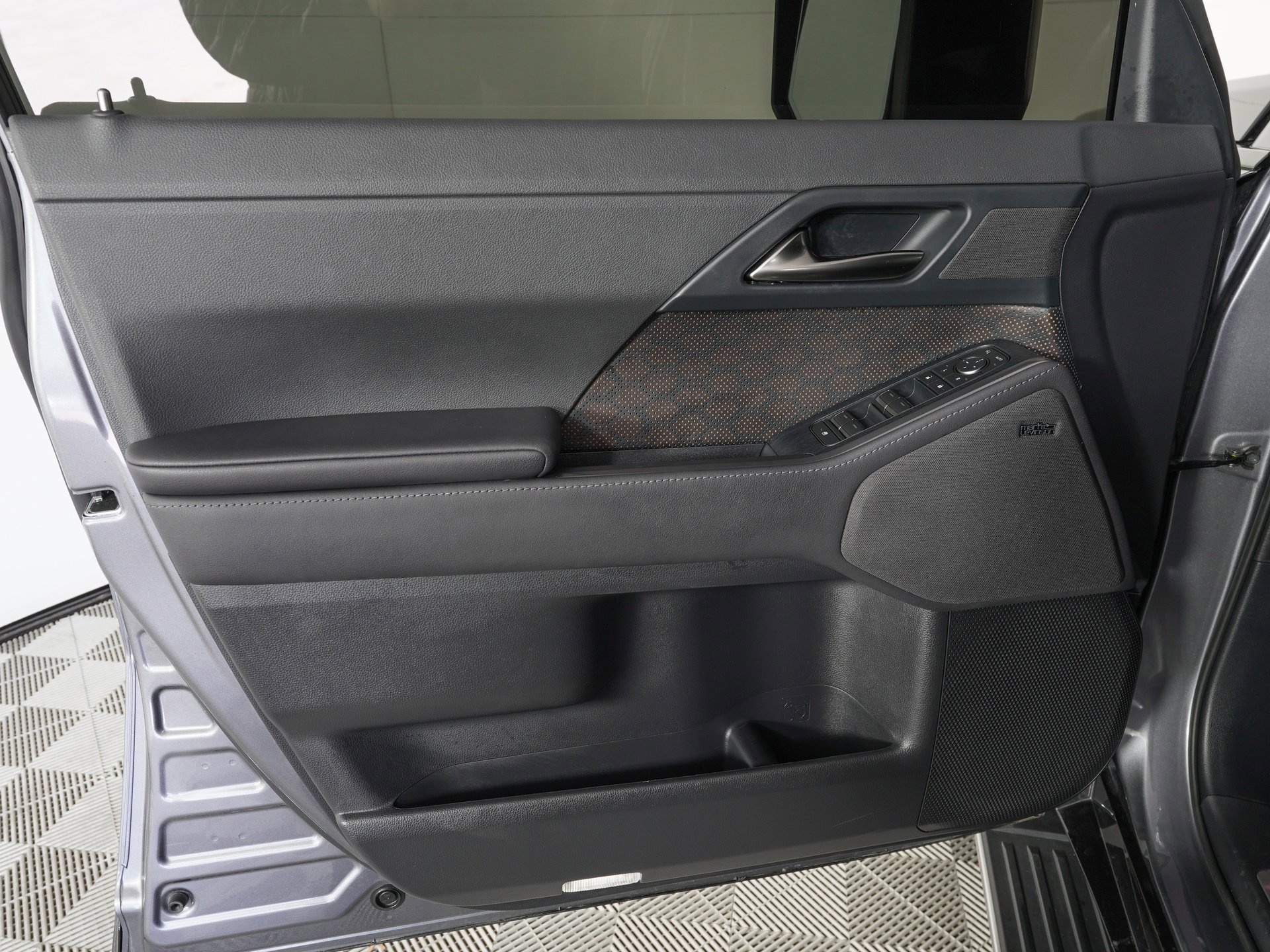 Used 2025 Lexus GX 550 550 Luxury w/ Cold Area Package image 18