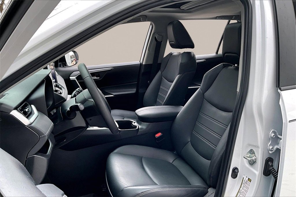 Used 2023 Toyota RAV4 XLE Premium image 18