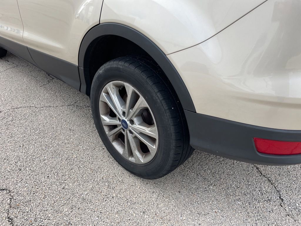 Used 2018 Ford Escape SE w/ SE Sync 3 Package image 4