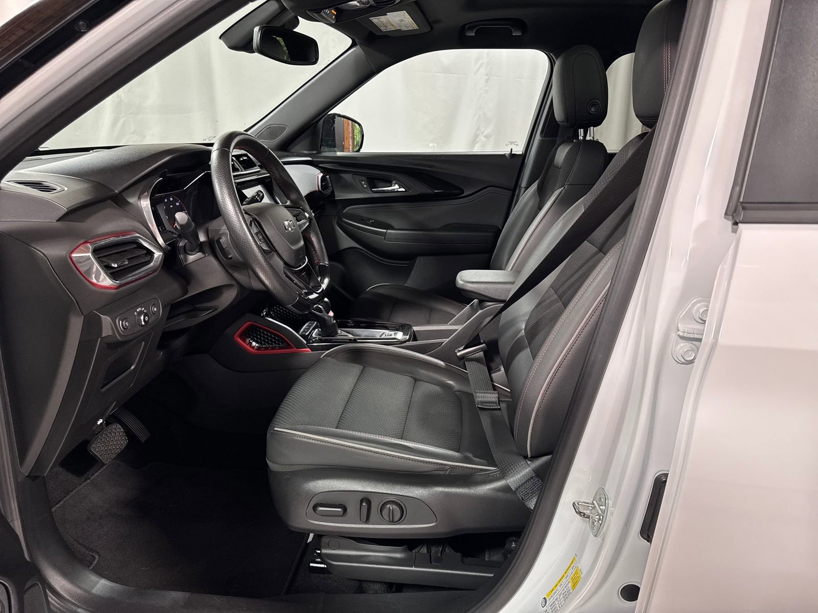 Used 2021 Chevrolet TrailBlazer RS w/ Sun and Liftgate Package AWD/4WD image 12