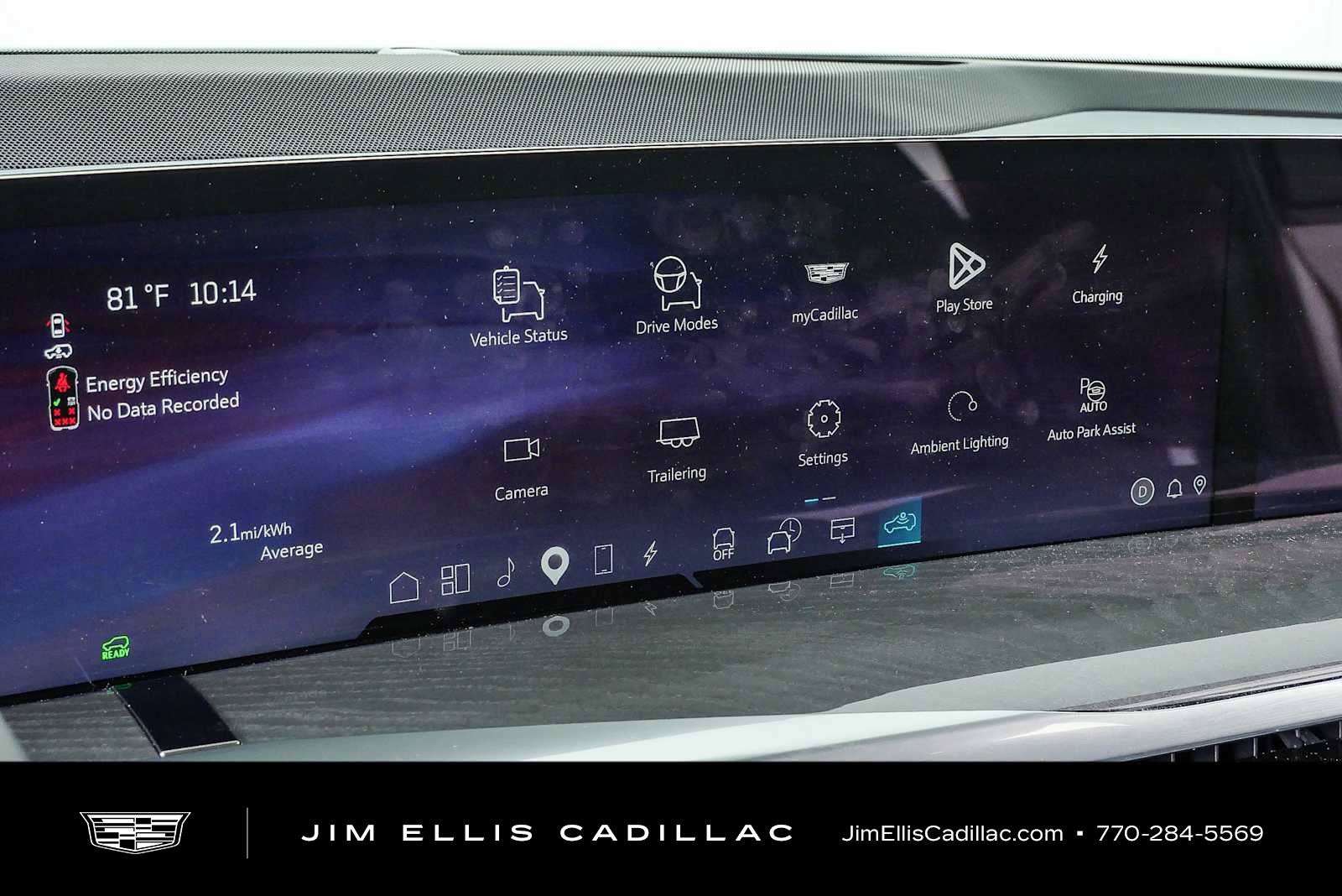 Certified 2025 Cadillac Escalade IQ Luxury 2 w/ LPO, Premium Carpet Package AWD/4WD image 13