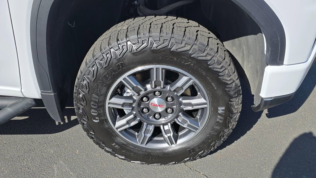 Used 2024 GMC Sierra 1500 AT4 w/ Technology Package AWD/4WD image 9