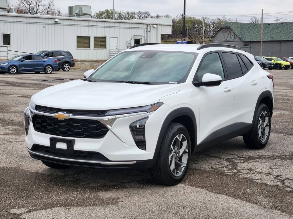 Used 2026 Chevrolet Trax LT image 3