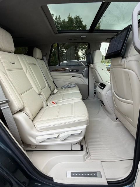 Used 2021 Cadillac Escalade Sport Platinum w/ Heavy-Duty Trailer Package image 21