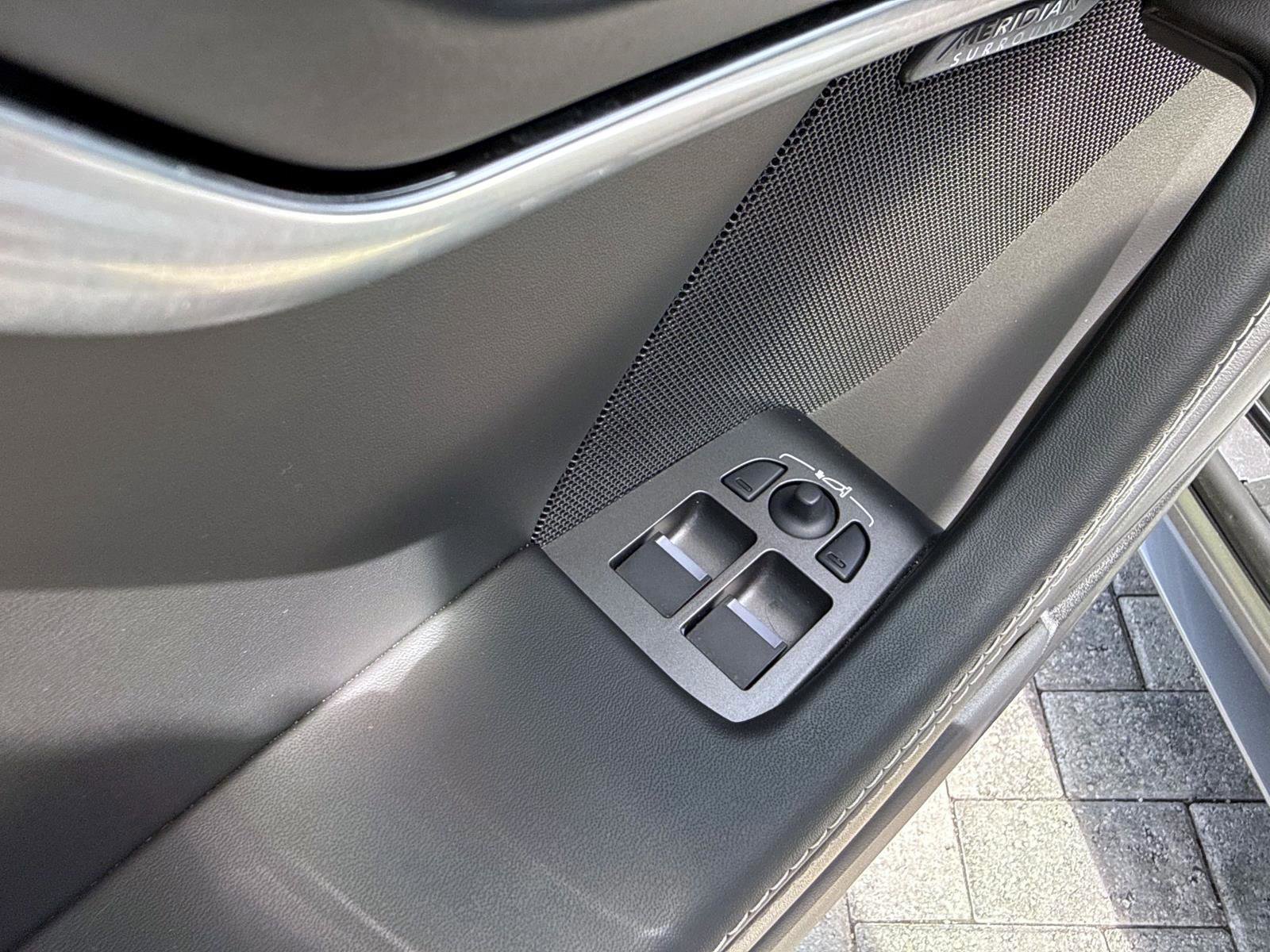 Used 2020 Jaguar F-TYPE R AWD/4WD image 19