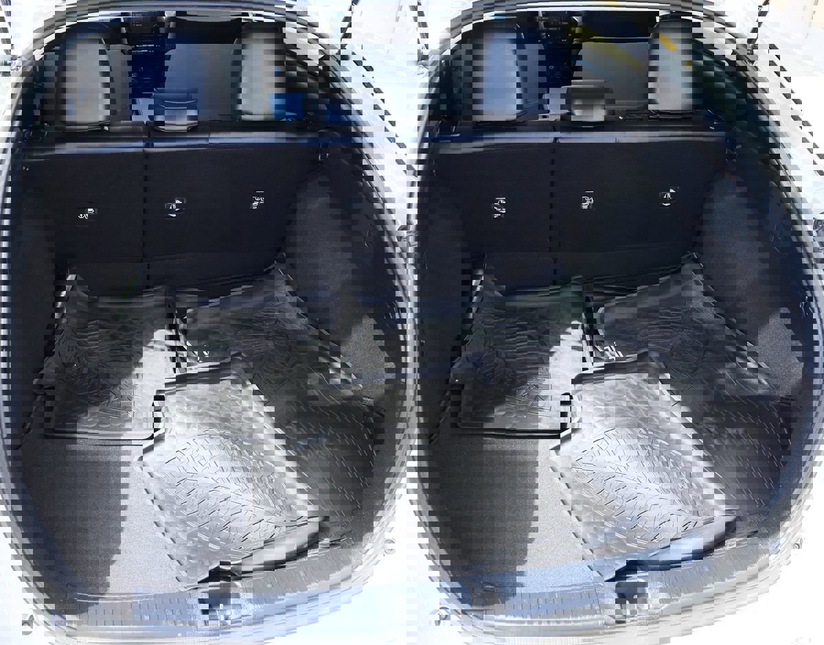 Used 2016 Toyota Prius Three Touring FWD image 25