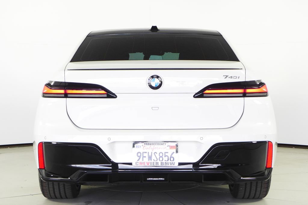 Used 2023 BMW 740i w/ Parking Assistance Package RWD image 8