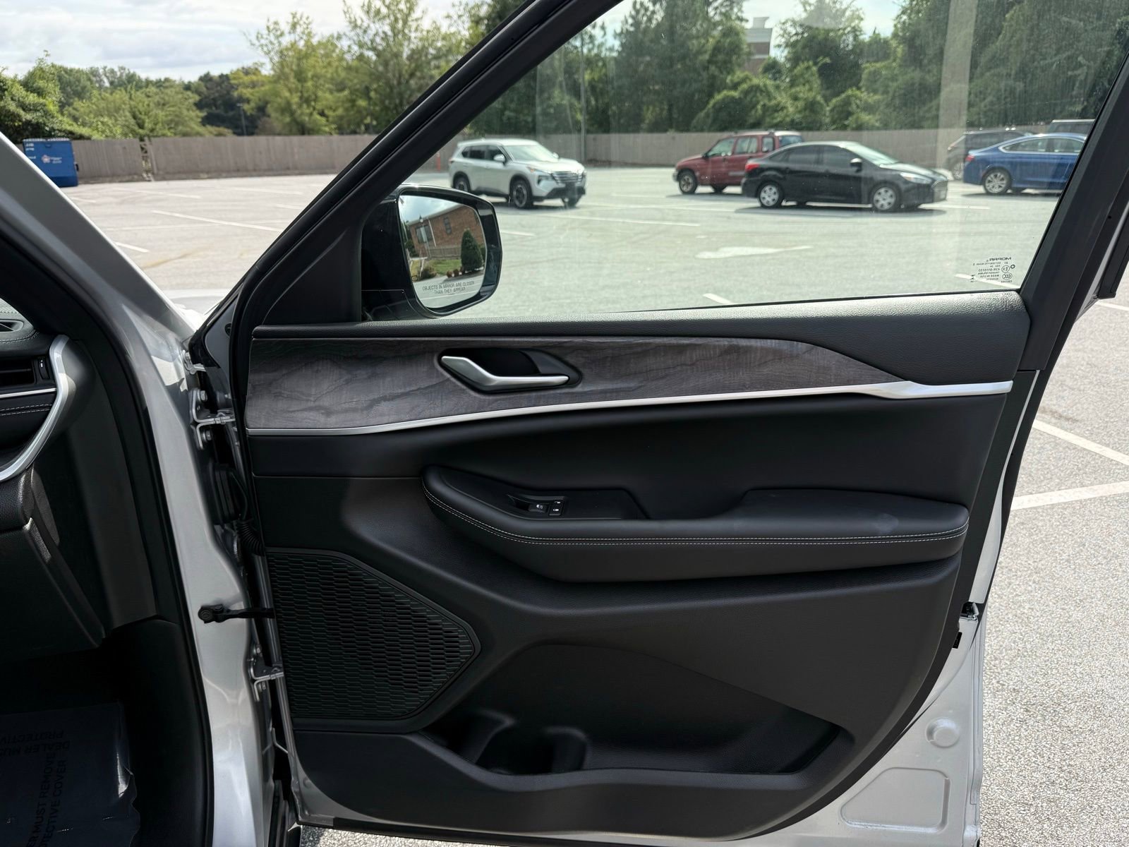 Used 2024 Jeep Grand Cherokee Limited image 20