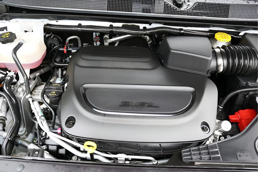 Used 2025 Chrysler Pacifica Limited FWD image 11
