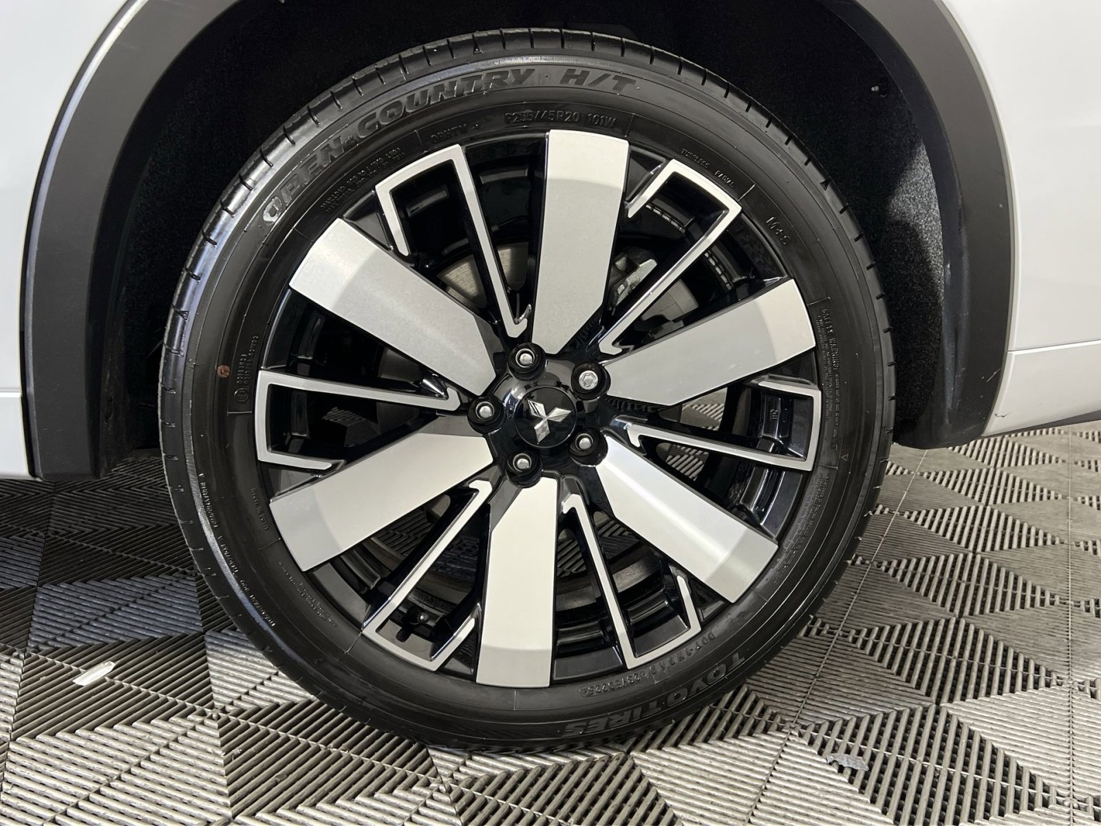 Used 2025 Mitsubishi Outlander SEL image 12