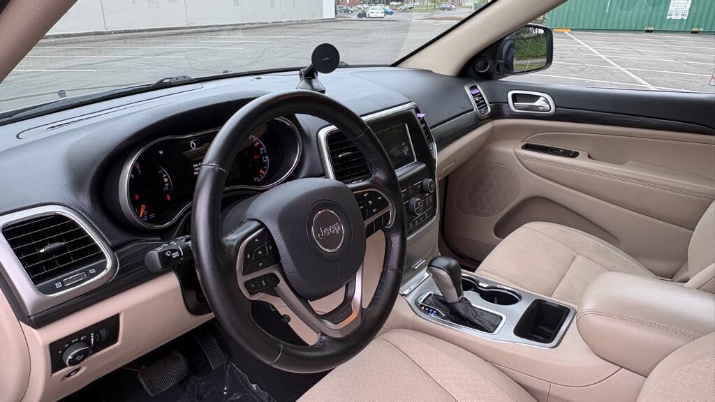 Used 2020 Jeep Grand Cherokee Laredo RWD image 10