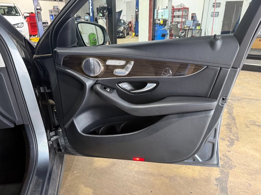 Used 2016 Mercedes-Benz GLC 300 4MATIC image 26