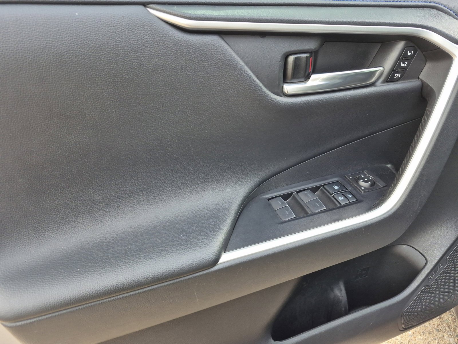 Used 2022 Toyota RAV4 XSE AWD/4WD image 14