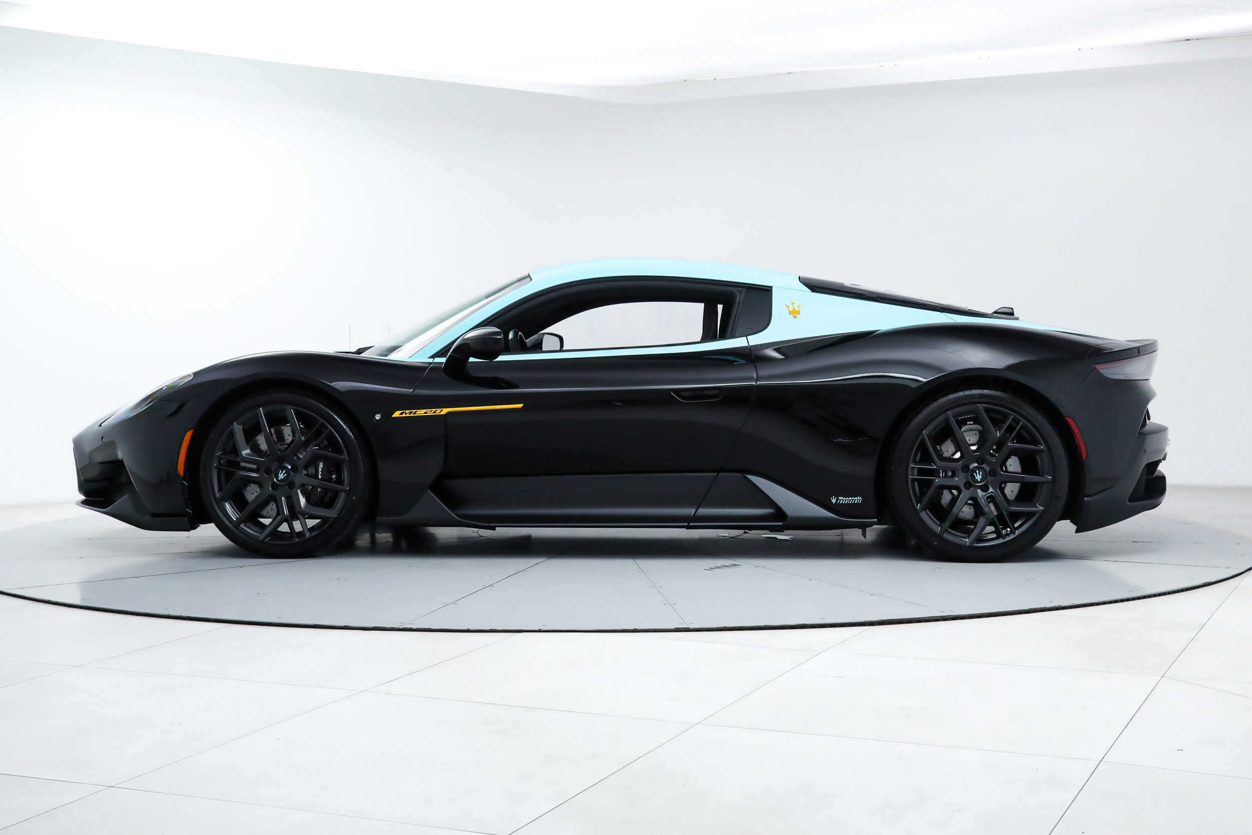 Used 2025 Maserati MC20 Coupe RWD image 3