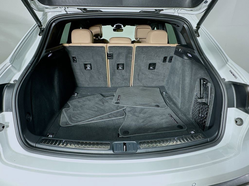 Certified 2023 Porsche Macan AWD/4WD image 28