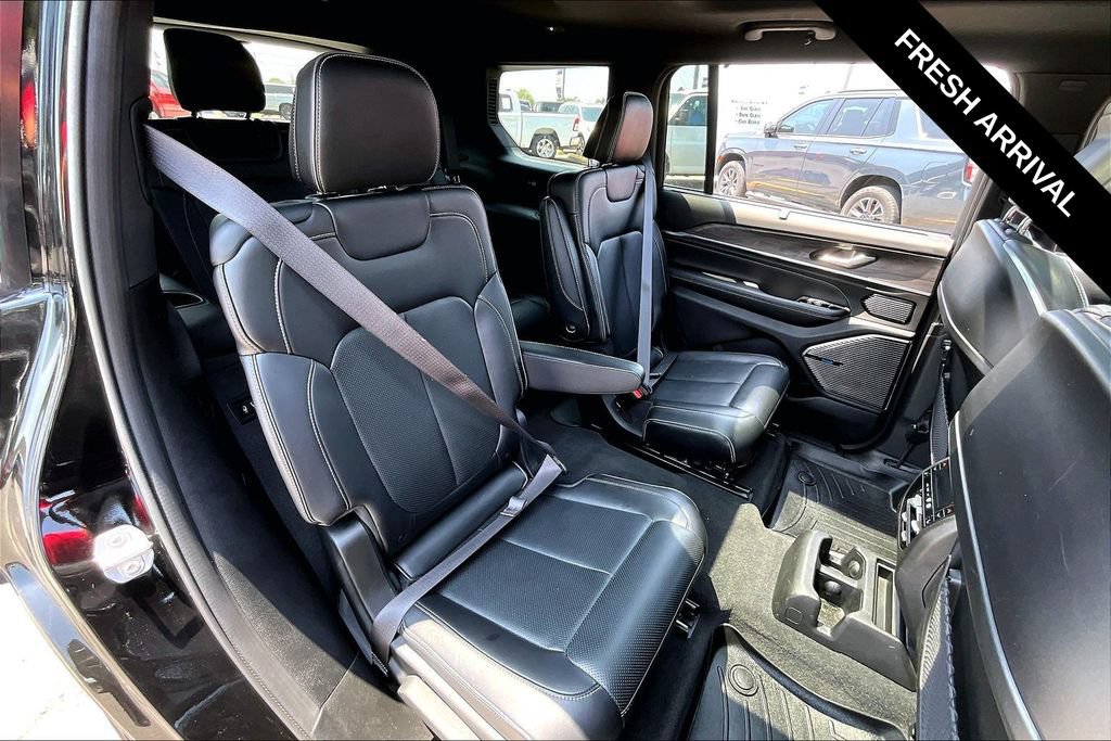 Used 2021 Jeep Grand Cherokee L Overland w/ Luxury Tech Group IV AWD/4WD image 24