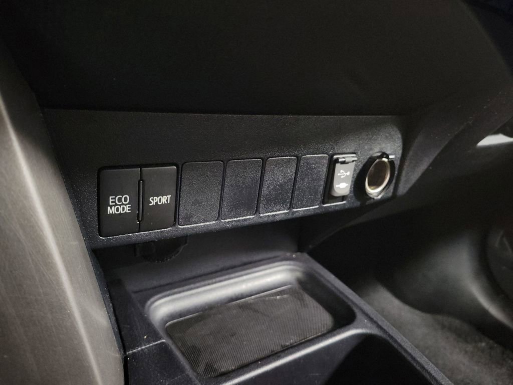 Used 2018 Toyota RAV4 XLE image 17